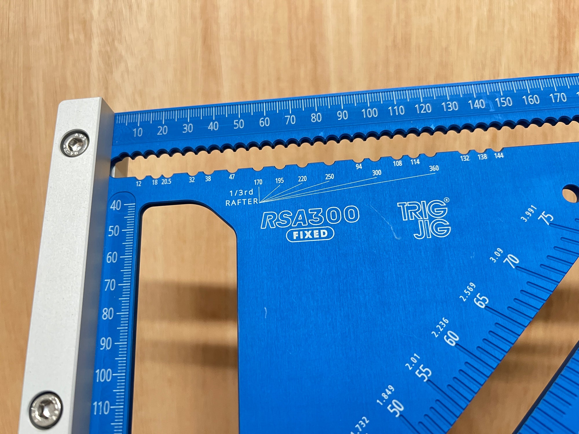 B-STOCK RSA300 FIXED LE RAFTER SQUARE